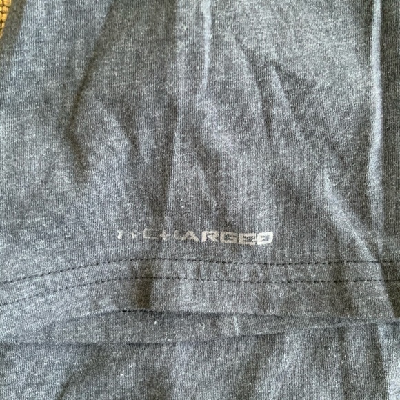 Under Armour Men’s Medium T-Shirt - Picture 7 of 9